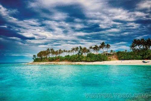 Bãi biển xanh trong vắt ở Đảo Bé Lý Sơn