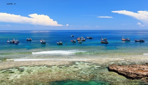 Biển Lý Sơn trong và xanh ngắt